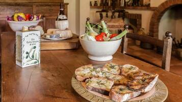 Villa, Multiple Bedrooms | Makan dalam bilik