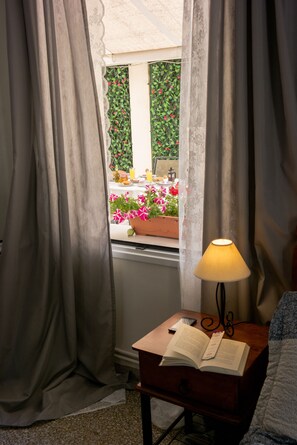 City Apartment | 2 bedrooms, in-room safe, blackout curtains, soundproofing
