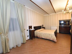 Premium bedding, free cribs/infant beds, rollaway beds, bed sheets