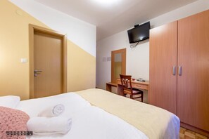 Cots/infant beds, free WiFi, bed sheets