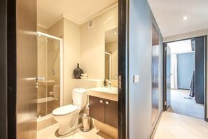 Classic Apartment, 2 Bedrooms | Bathroom