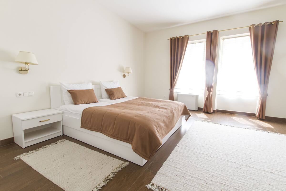 Habitación doble Deluxe, baño privado | Minibar, insonorización, cunas gratuitas y wifi gratis