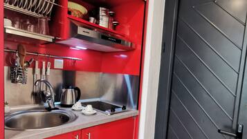 Desk, blackout curtains, soundproofing, free WiFi