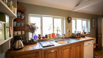 Three Bedroom Cottage | Private kitchen | Electric kettle