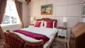 Three Bedroom Cottage | Rollaway beds, free WiFi, bed sheets