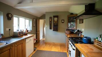 Three Bedroom Cottage | Private kitchen | Electric kettle