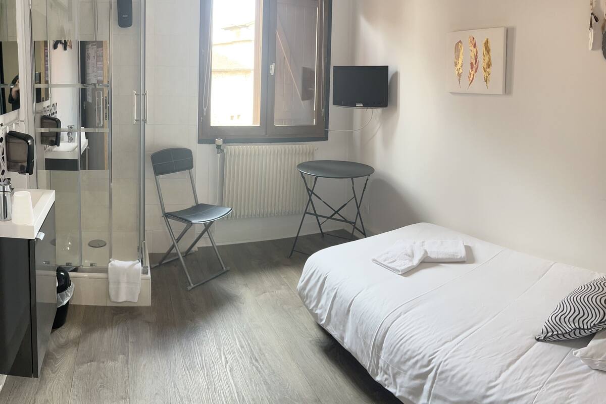 Single Room | Individually decorated, individually furnished, blackout curtains