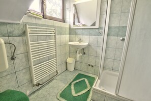Doccia, set di cortesia gratuito, asciugacapelli, asciugamani