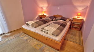 Double Room | Free cribs/infant beds, free WiFi, bed sheets