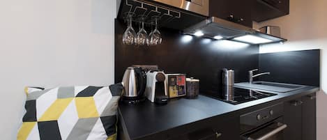 Apartment, Private Bathroom (Eléonore) | Private kitchen