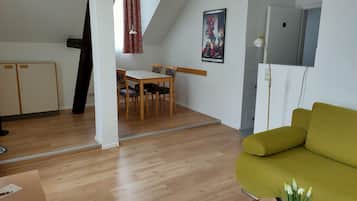 Familienapartment | 1 Schlafzimmer, Allergikerbettwaren, individuell eingerichtet