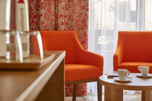 1 habitación, ropa de cama hipoalergénica y muebles diferentes