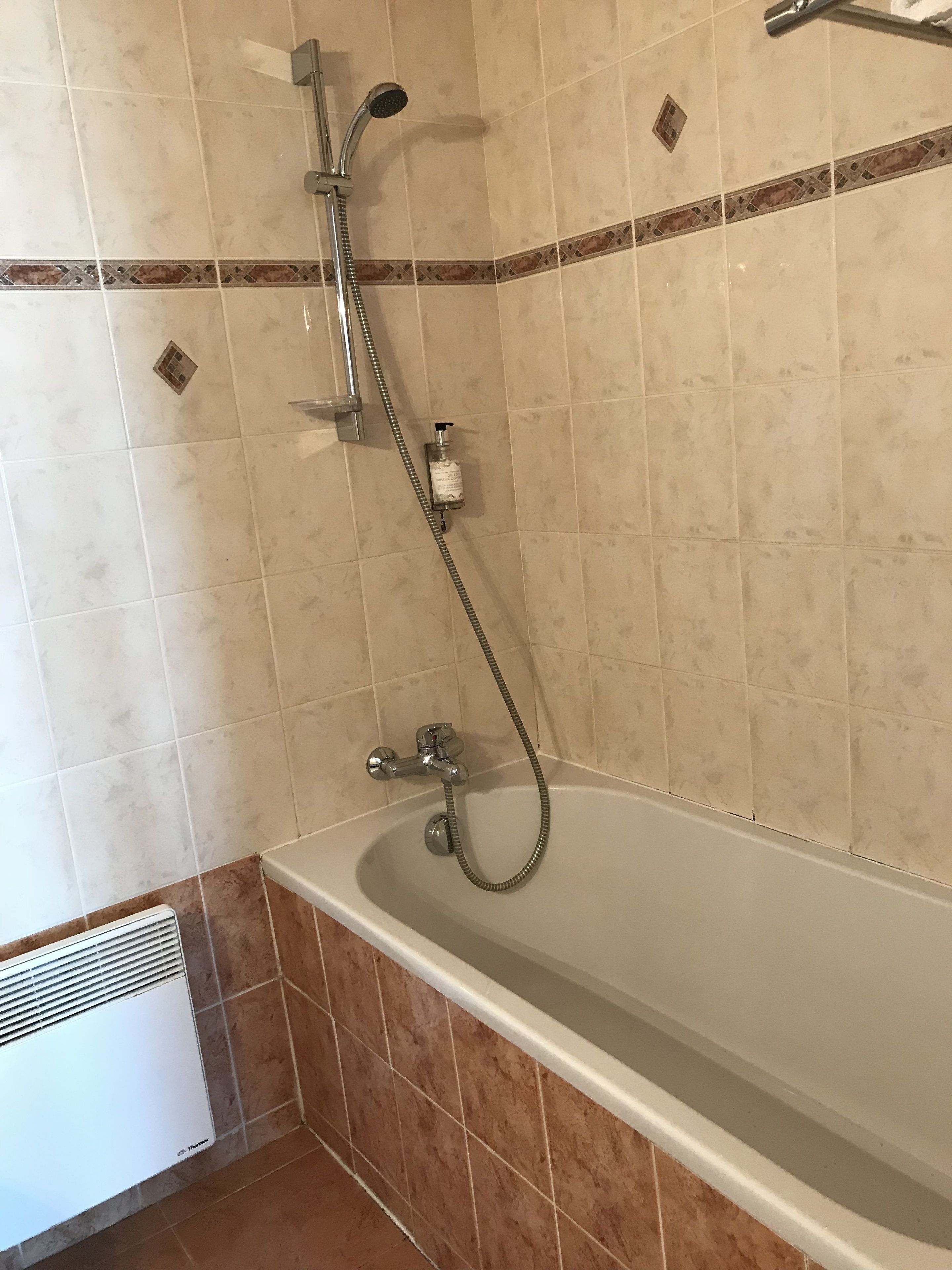 deep-soaking bathtub