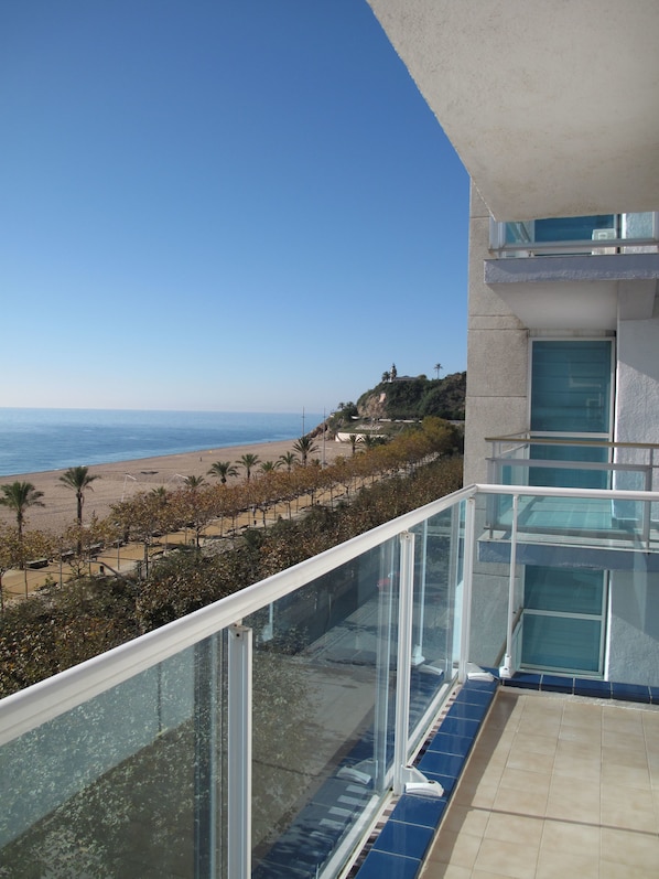 Eenvoudige kamer, 1 twee- of 2 eenpersoonsbedden | Uitzicht vanaf balkon