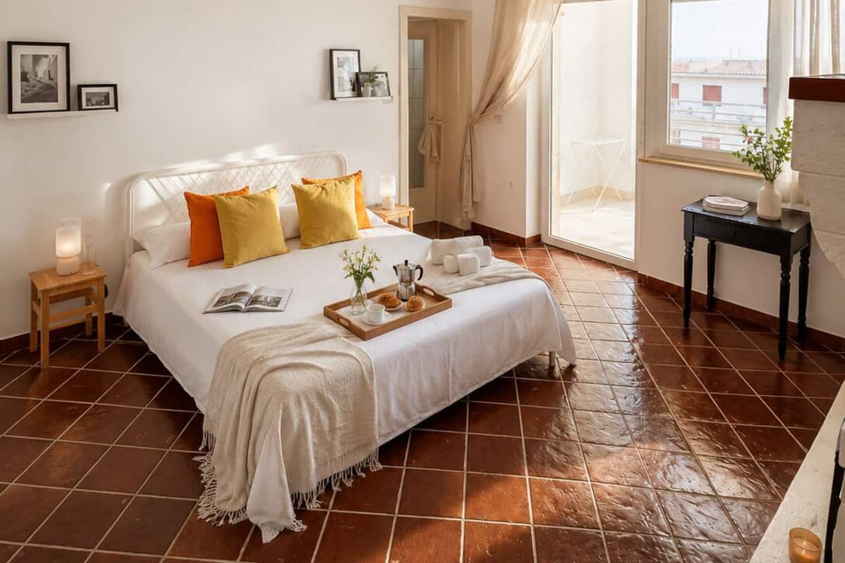Chambre Deluxe, 1 chambre, salle de bain privée, dans la tour | Minibar, bureau, espace de travail pour ordinateurs portables