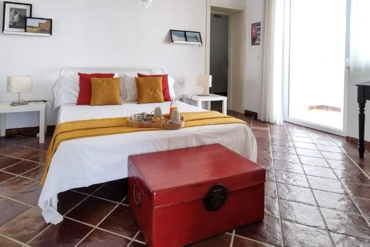 Superior Room | Minibar, desk, laptop workspace, iron/ironing board