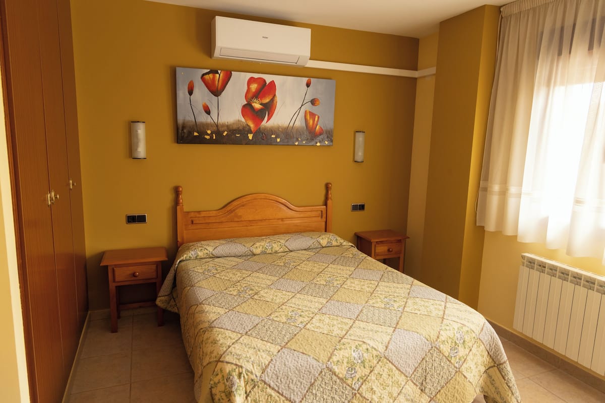 Superior tweepersoonskamer | Een bureau, extra bedden, gratis wifi, beddengoed