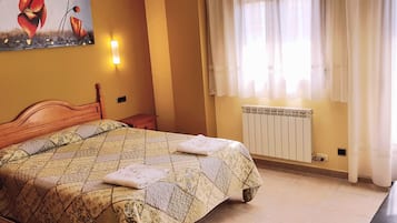 Superior tweepersoonskamer | Een bureau, extra bedden (toeslag), gratis wifi, beddengoed