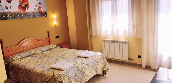 Dobbeltrom – superior | Skrivebord, ekstrasenger (mot et tillegg), wi-fi (inkludert) og sengetøy