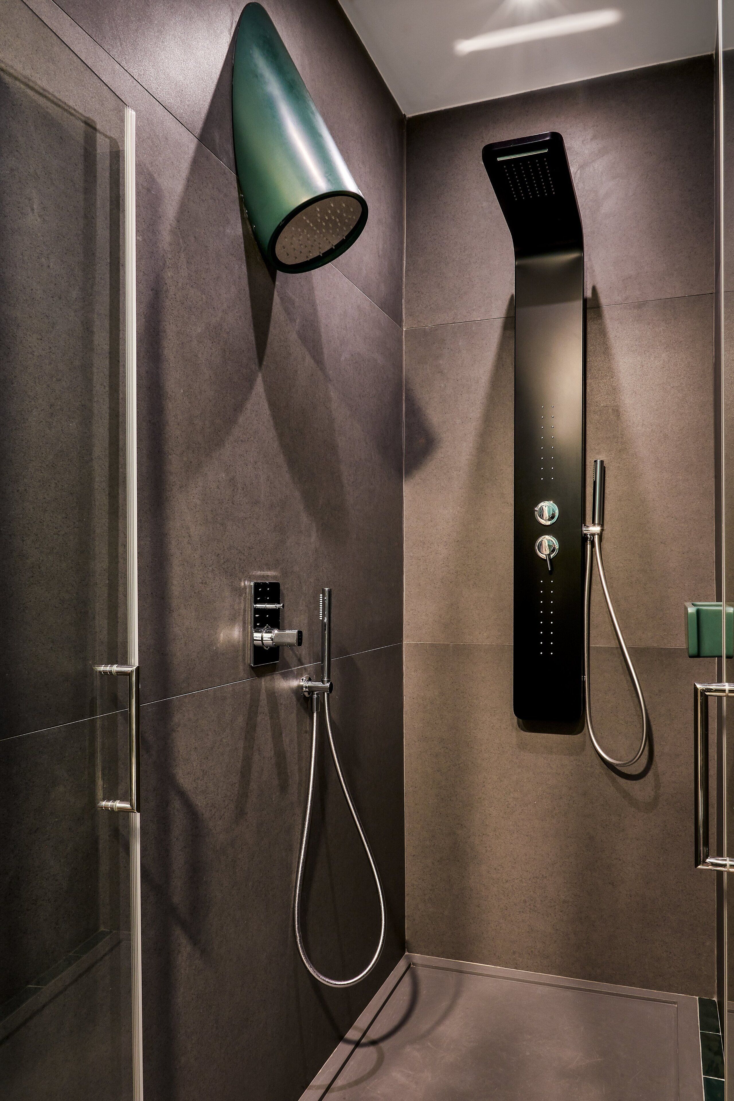 Suíte estúdio, 1 cama Queen, banheira de imersão, vista para a piscina | Banheiro | Produtos de toalete grátis, secador de cabelo, bidê, toalhas de banho