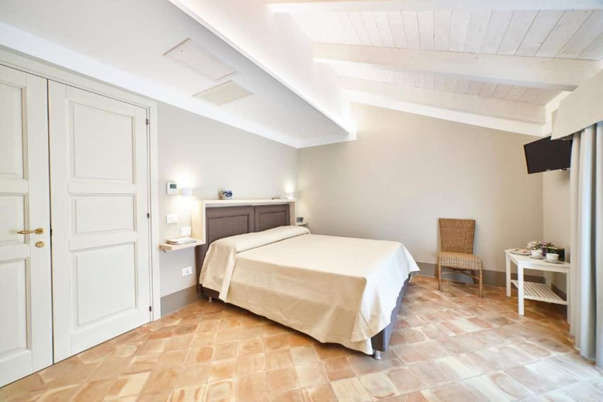 Caja de seguridad en la habitación y sistema de insonorización