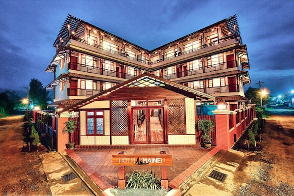 Façade de l’hébergement  – soirée/nuit