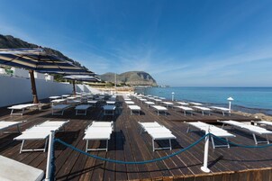Plage privée, serviettes de plage, beach-volley
