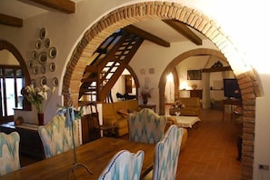 Villa, plusieurs chambres | Restauration dans la chambre