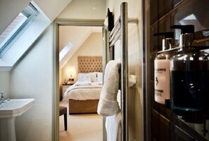 Bathroom - Blacknest Golf and Country Club (Alton)