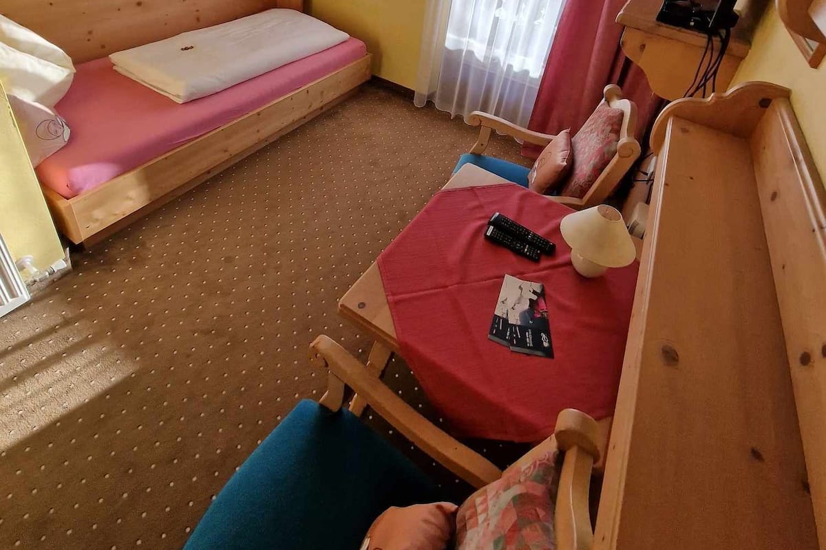 Eenvoudige Twin kamer, 2 eenpersoonsbedden, niet-roken | Hypoallergeen beddengoed, gratis wifi, beddengoed