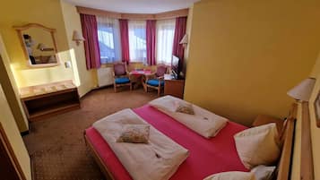 Basic Double Room, 1 Queen Bed, Non Smoking | Hypo-allergenic bedding, free WiFi, bed sheets
