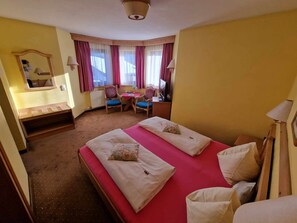 Eenvoudige tweepersoonskamer, 1 queensize bed, niet-roken | Hypoallergeen beddengoed, gratis wifi, beddengoed