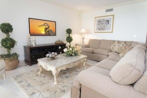 TV - Cape Marco- Monterrey305. Amazing views of the Gulf! (Marco Island)