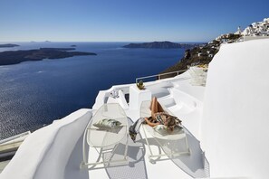 Terrace/patio - Gitsa Cliff Luxury Villa (Santorini)