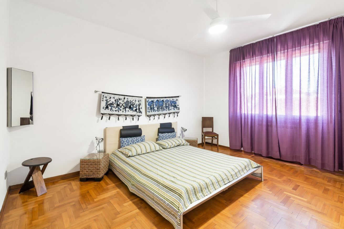 2 bedrooms, desk, WiFi, bed sheets