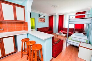 Apartemen Keluarga, 1 kamar tidur | Area keluarga | TV LED
