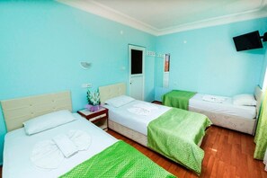 Kamar Standar, asrama campuran, Boleh Merokok, di pinggir kolam renang | Tempat tidur lipat/tambahan, Wi-Fi gratis, dan seprai linen