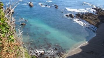 Una spiaggia nelle vicinanze