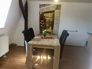 Leilighet | Spiseområde på rommet