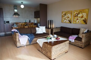 TV, DVD player - One bedroom, SEA VIEW, HEATED POOL, Heating, Free wif, Big terrace, (2) (La Matanza de Acentejo)