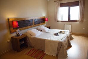 1 chambre, coffres-forts dans les chambres, fer et planche à repasser