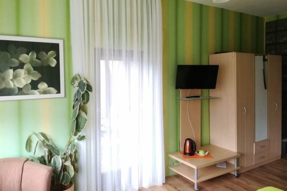 Quarto casal | Roupas de cama antialérgicas, frigobar, Wi-Fi de cortesia