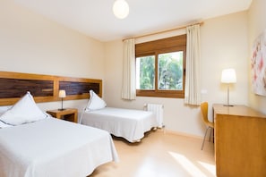1 bedroom, in-room safe, iron/ironing board, free WiFi