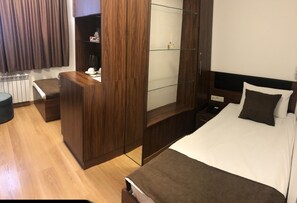 Twin kamer | Verduisterende gordijnen, geluiddichte muren, extra bedden (toeslag)