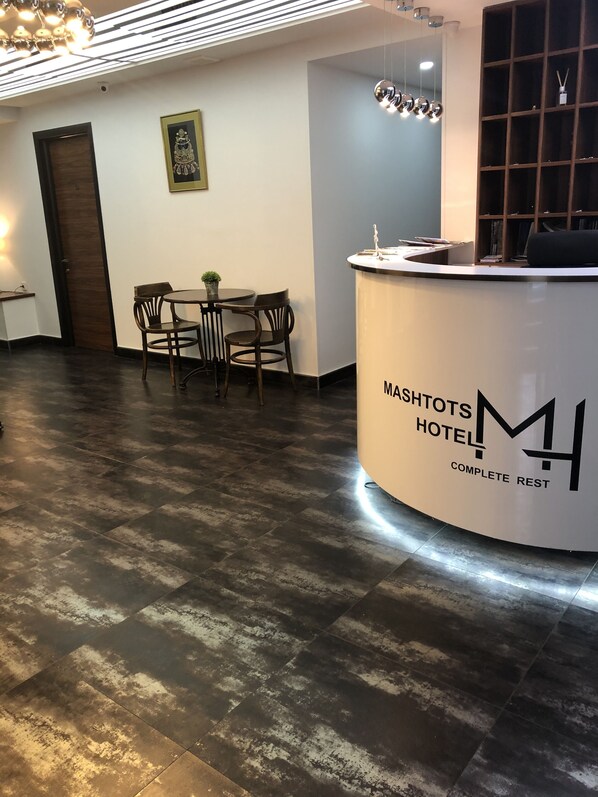 Reception - Mashtots Hotel (Yerevan)
