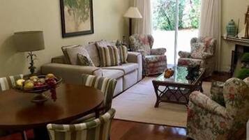 Apartment, Non Smoking | Living area | 40-inch LED TV with satellite channels, TV