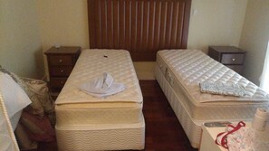 Apartment, Non Smoking | Iron/ironing board, free WiFi, bed sheets - Charmoso Pertinho do Centro Capivari (Campos do Jordão)