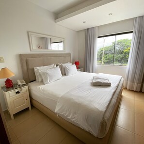 Executive Suite | Down comforters, memory foam beds, in-room safe, desk - Milord Hotel Boutique (Encarnacion)