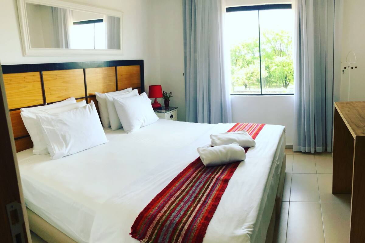 Suite – executive, ikke-røyk | Dundyner, memory foam-senger, safe på rommet og skrivebord