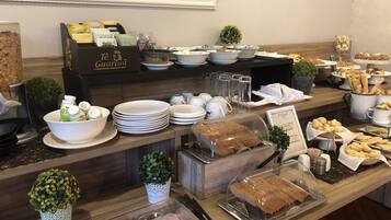 Free daily buffet breakfast